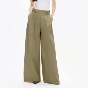 High-Waist Wide Leg Pants in Olive
